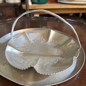 Vintage Set Aluminiumtabletts mit geätzten Rosen ~ 50er Jahre Tablett Retro Serviertabletts