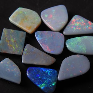 Opale australiano doppietto multi appariscente fuoco liscio cabochon lotto 10 pezzi 10-11 mm circa per la fabbricazione di gioielli all'ingrosso MS-27
