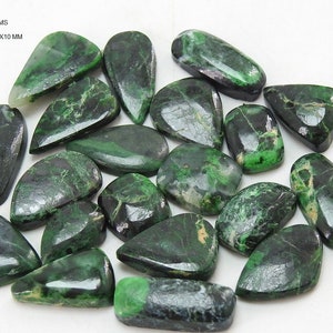Schlund Sitzen Cabochon: Chlormelanit Jade Kleiner Stein