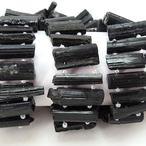 Barra de cristal natural de turmalina negra en bruto, punta curativa doblemente perforada, piedra suelta en bruto, hebra de 8", 20 x 5 mm a 15 x 5 mm, fabricantes de joyería R6