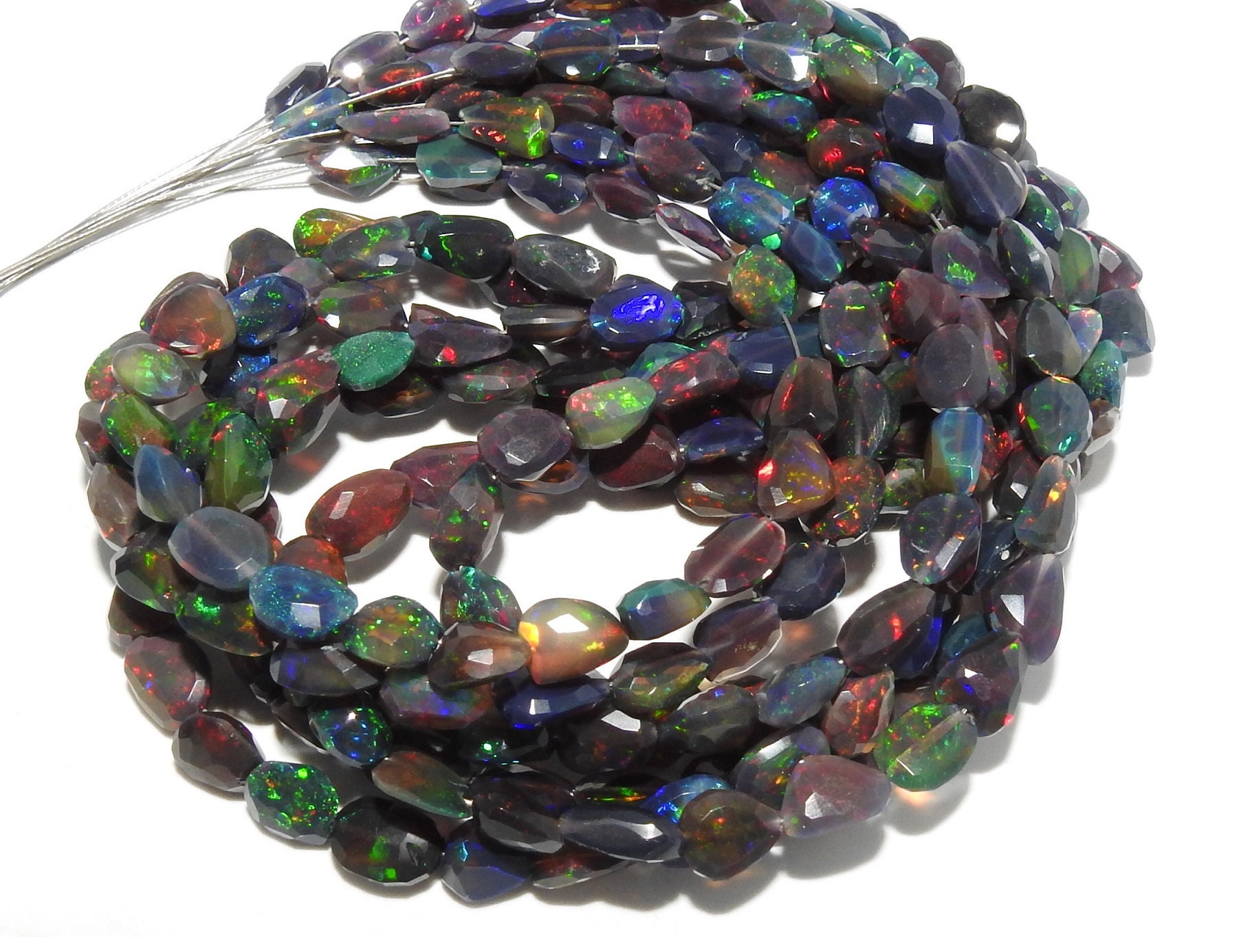 Opale Noire Et Multicolore D'Éthiopie - 1,01 Carat - Naturelle - 9 X 6,2 Mm