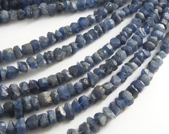 Großhandel Natürliche Blaue Saphir Kristall Rohkorne 9 in Strang 3-5 mm Lose Rohedelstein Perle für DIY Schmuckherstellung Lieferungen Neue Ankunft