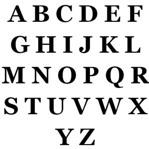 Pu&ograve; includere: Immagine in bianco e nero dell'alfabeto inglese in un carattere grassetto, sans-serif.