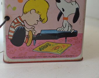 Vintage 1966 Snoopy Peanuts Jack in the Box Wind Up Musical Metal Toy Mattel