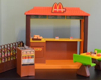 Vintage 1982 Barbie Loves McDonald’s Restaurant Play Set 5559 Mattel Pretend Play
