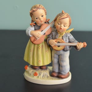 Vintage 70s/80s Goebel Hummel Figurine "Happy Days" #150/1 Missing Bee TMK-6