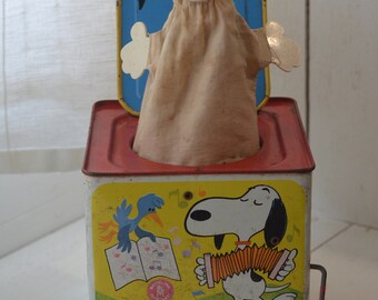 Vintage 1966 Snoopy Peanuts Jack in the Box Wind up Musical - Etsy