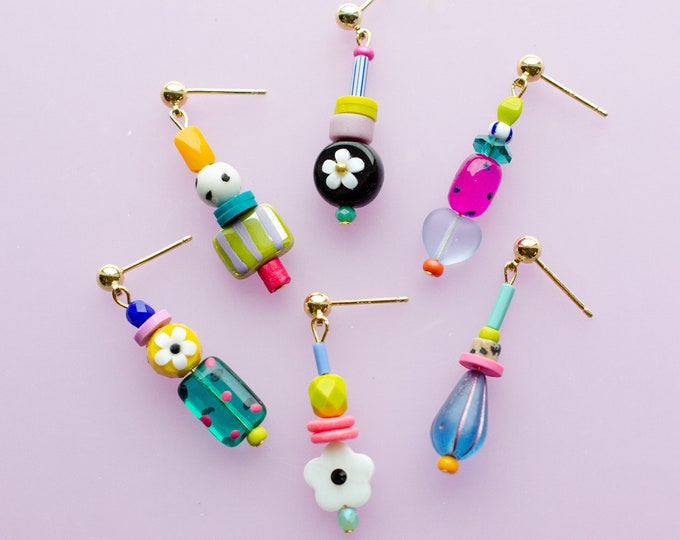 Mix Match Dangle Statement Orecchini, orecchini di perline colorati, gioielli colorati, regalo per lei, orecchini di perline, orecchini mis match