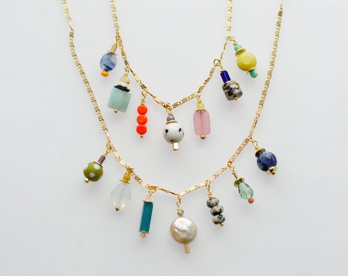 Collier tendance coloré, Collier à breloques colorées, Superposition de collier, Bijoux faits main, Collier fait main, Collier d'été, Chaîne en or