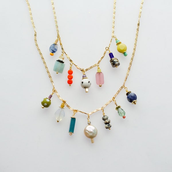 Collar llamativo y colorido, collar con dijes, collar de capas, joyería hecha a mano, collar hecho a mano, collar de verano, joyería con cuentas