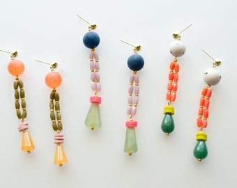 Kralen kroonluchter oorbellen, kleurrijke bungel statement oorbellen, natuursteen oorbellen, kleurrijke sieraden, drop oorbellen,