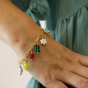 Pulsera de encanto colorido, pulsera de encanto de oro, pulsera de encanto múltiple, pulsera hecha a mano, pulsera de encanto celestial, pulsera de flores, encanto de luna imagen 8