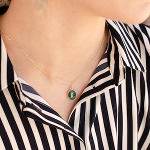 Oval Initial Gemstone Necklace, Gold initial necklace, initial pendant necklace, bridesmaid gift, birthstone necklace, natural gemstone afbeelding 5
