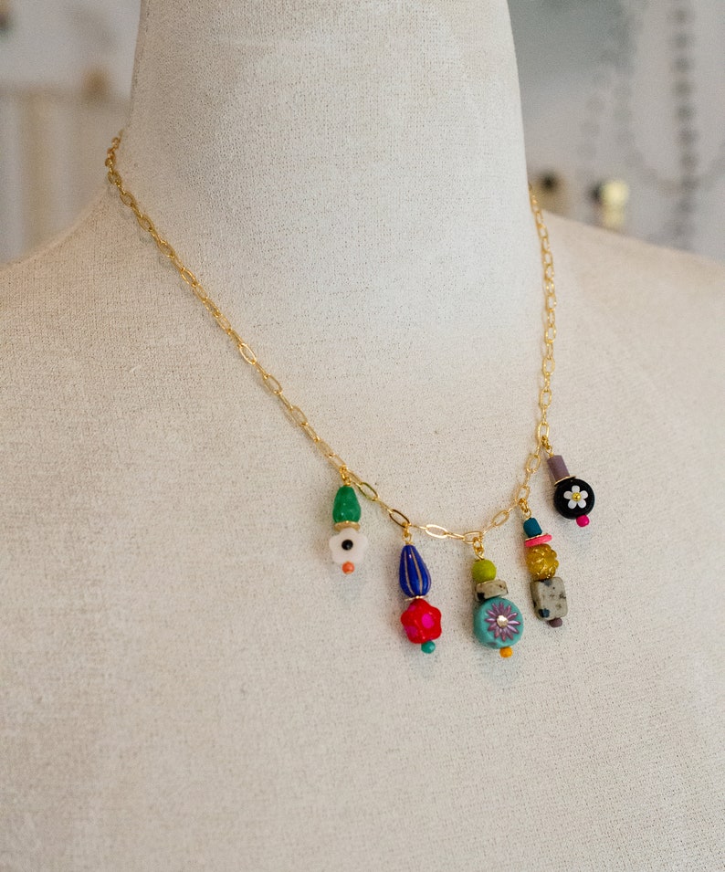 Collier à breloques colorées, collier à breloques fleurs, collier de perles fait main, collier tendance coloré, collier de perles tendance, image 5