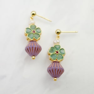Flower dangle earrings, pearl flower dangles, gifts for her, beaded earrings, flower beaded earrings, everyday earrings, gift for birthday