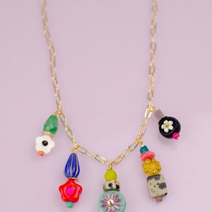 Collier à breloques colorées, collier à breloques fleurs, collier de perles fait main, collier tendance coloré, collier de perles tendance, image 4