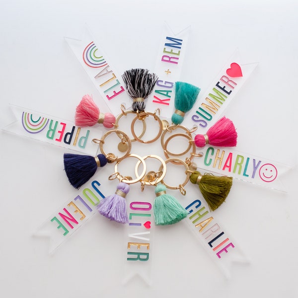 Llavero con nombre personalizado, etiqueta con nombre personalizada, llavero con borlas de colores, llavero personalizable, regalos para fiestas nupciales, llavero a granel,