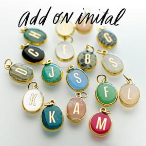 Colgante de piedra ovalada, colgante de piedra preciosa, joyería minimalista, regalo para mamá, regalo para nueva mamá, colgante con inicial de piedra preciosa, colgante individual ovalado