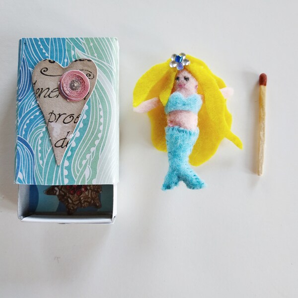 Match Box Doll, sirène en feutrine, jouet Matchbox, Tiny, boîte de poche, Match Box Art, anniversaire