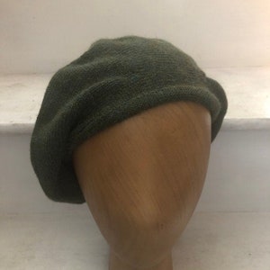 Highlander Tam vert foncé, Bonnet écossais vert foncé, Bonnet écossais en tricot pour homme, Bonnet en alpaga vert foncé, Bonnet écossais pour homme, Béret Highlander image 1