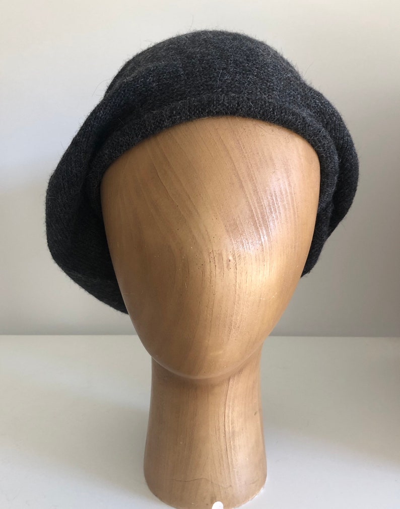 Charcoal Grey Highlander Bonnet, Dark Grey Knitted Tam, Charcoal Scottish Bonnet, Unisex Grey Tam, Alpaca Knitted Beret, Grey Alpaca Tam image 6