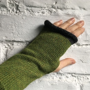 Green Fingerless Gloves, Green Alpaca Gloves, Green Wristwarmers, Green Gauntlets, Women's Green Gloves, Mens Green Gloves, Green Fingerless