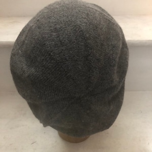 Tam Highlander de punto gris, gorro escocés de alpaca gris, gorro escocés para hombre, gorro balmoral, boina de punto gris, sombrero Highlander para hombre imagen 7