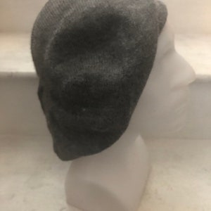 Tam Highlander de punto gris, gorro escocés de alpaca gris, gorro escocés para hombre, gorro balmoral, boina de punto gris, sombrero Highlander para hombre imagen 6