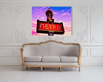 Paris' Metro: bright, spot color warm, OR black and white