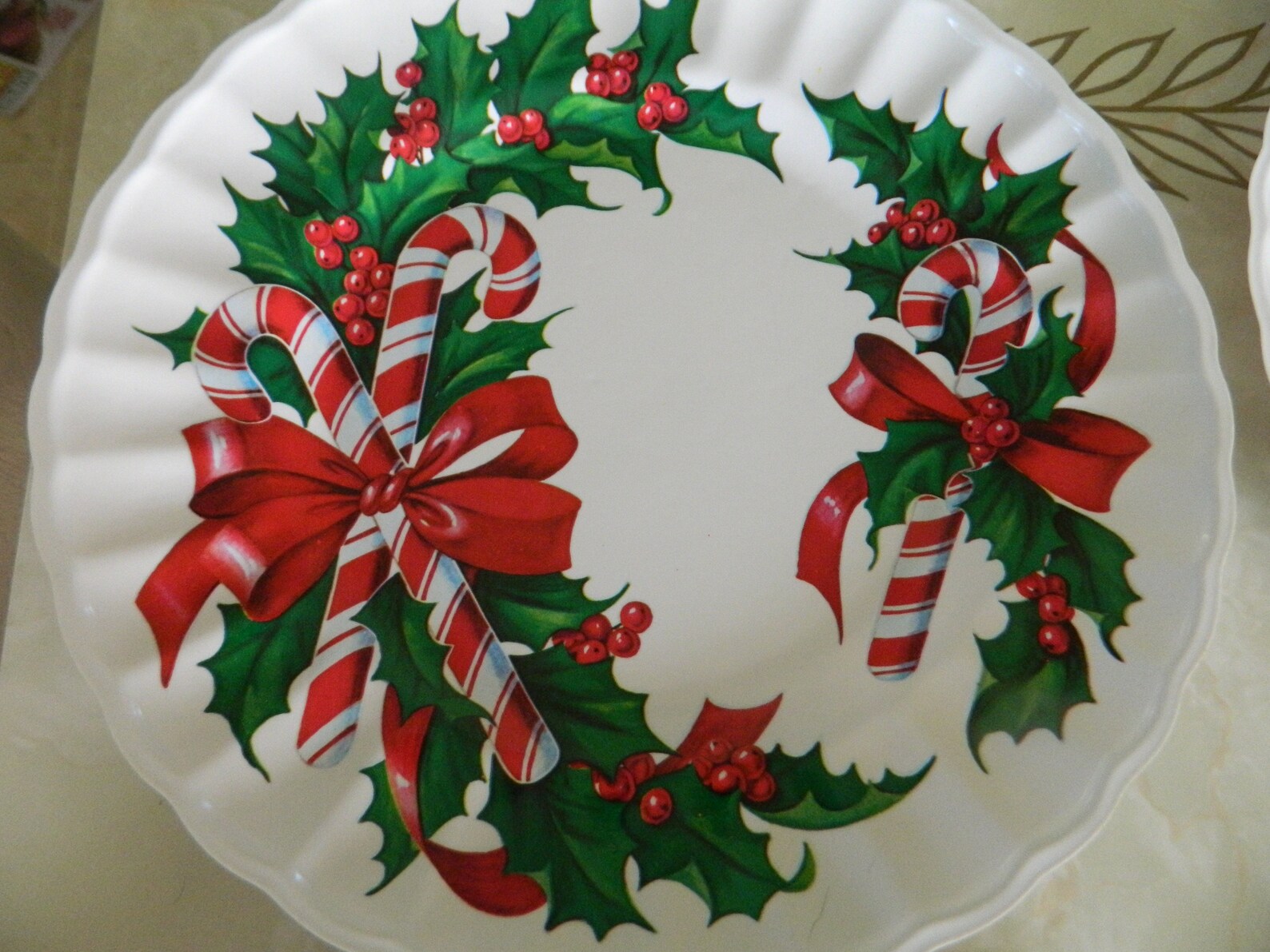 4 Mid century plastic Christmas plates and 2 holly divided Etsy