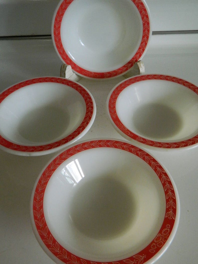 4 Pyrex Autumn Bands Red Pyrex Tableware by Corning 4 salad bowls red laurel leaf vine