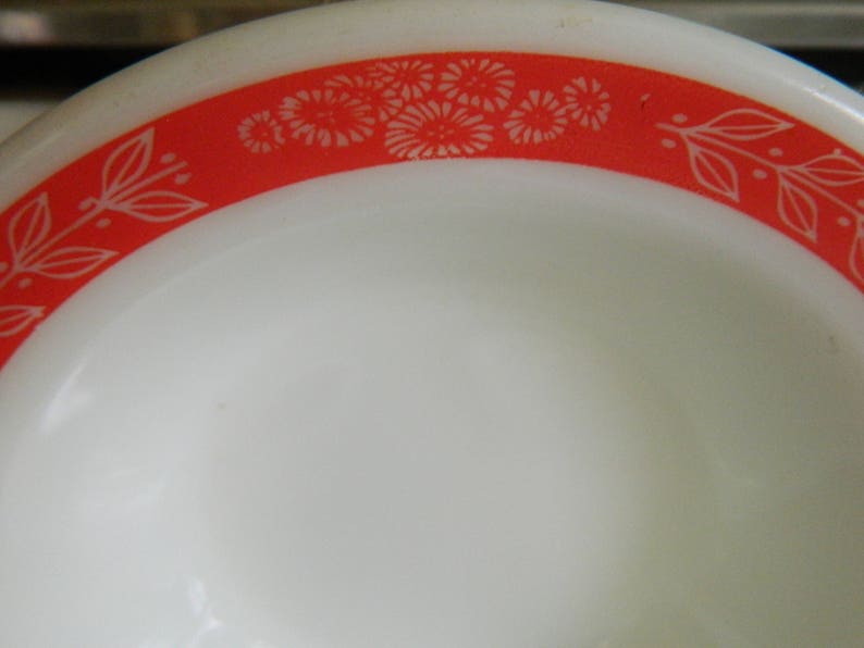 4 Pyrex Autumn Bands Red Pyrex Tableware by Corning 4 salad bowls red laurel leaf vine