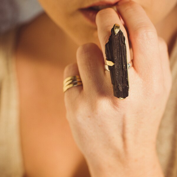 black tourmaline ring / raw black tourmaline ring / gold & tourmaline ring / tourmaline statement ring / boho tourmaline ring