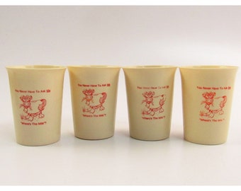 Vintage Oscar Ewing Plastic Milk Cups Set of 4 Where's The Milk? H358