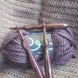 Ergonomic wood crochet hook