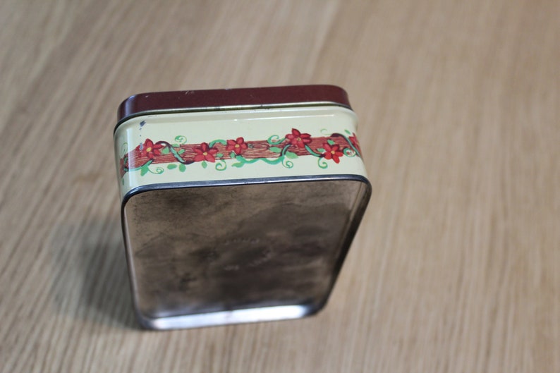 Vintage Hummel Look Boy and Girl Tin with Note Cards Gift Co