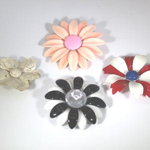Broches de flores esmaltadas estilo Mod de los años 60, pines vintage retro, artículos esmaltados, margarita patriótica