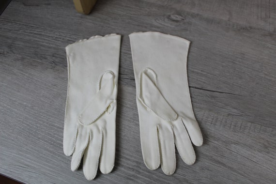 Vintage White Gloves Women's Dress Knit Scalloped… - image 5