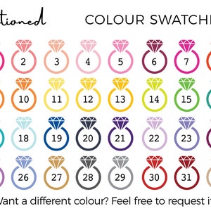 Puede incluir: Una tabla de 32 muestras de color diferentes, cada una representada por un anillo con un diamante en su interior. Los anillos est&aacute;n numerados del 1 al 32.