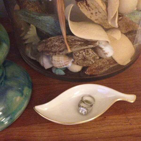 Lenox 24kt gold rim small ring dish