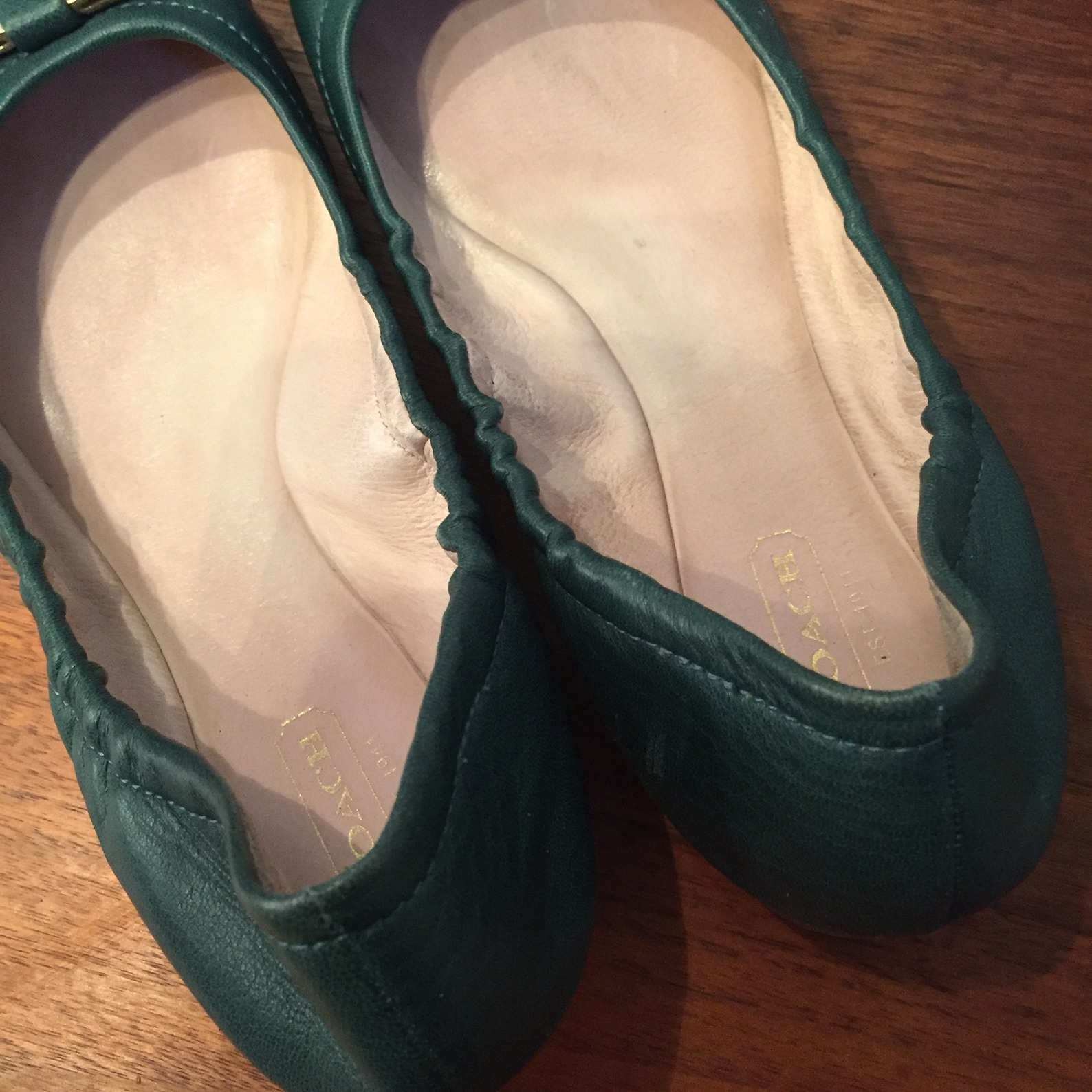 vintage coach suede leather shoes green gold ballet flats gold bow buckle vintage suede driving shoes suede leather moccasin des