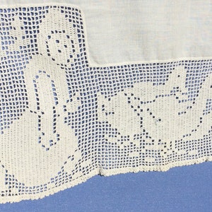 Vintage Table Runner, Dutch girl and Ducks, crocheted edging image 3