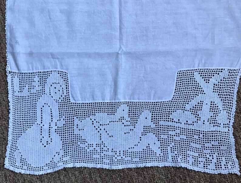 Vintage Table Runner, Dutch girl and Ducks, crocheted edging image 4