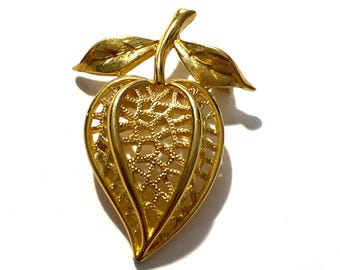 Vintage Trifari Gold Tone leaf Brooch