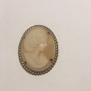 Vintage Alloy Gold Tone Cameo Brooch