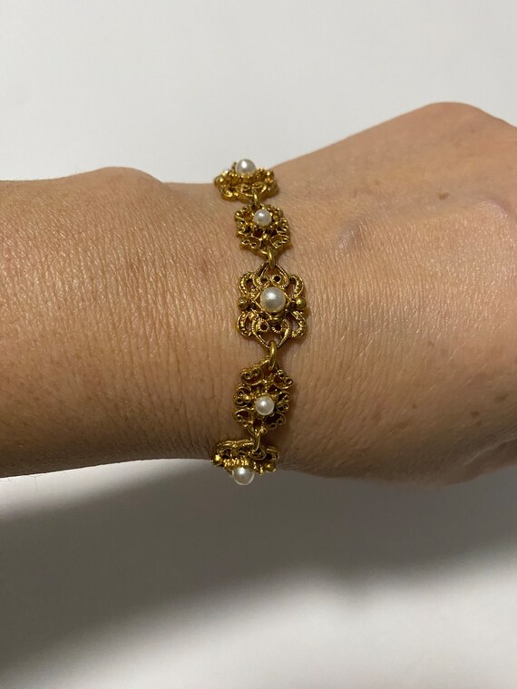 Vintage Florenza Gold Tone and Faux Peal Bracelet - image 3