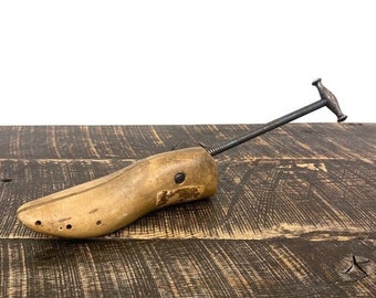 Vintage Wooden Shoe Stretcher Maple Wood Cast Iron Tee Handle Screw Mechanism Country Cottage Lodge Cabin Old World Rustic Decor
