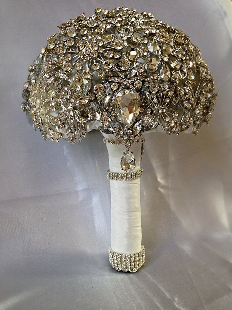 Heirloom Diamond Broach Bouquet Made to order Crystal Bling Jeweled Brooch Wedding Bridal Bouquet Wedding Brooch Bouquet