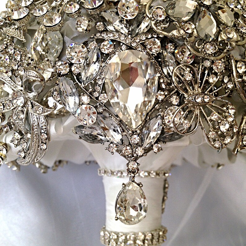 Heirloom Diamond Broach Bouquet Made to order Crystal Bling Jeweled Brooch Wedding Bridal Bouquet Wedding Brooch Bouquet
