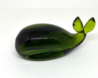 Figura vintage de ballena de cristal verde pisapapeles para decoración de mediados de siglo